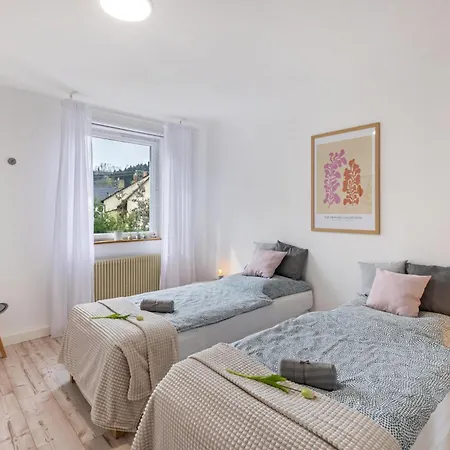 Albglueck 2 Hechingen, 3 Schlafzimmer, 1-7 Personen, Burg 5 Km דירה הכינגן
