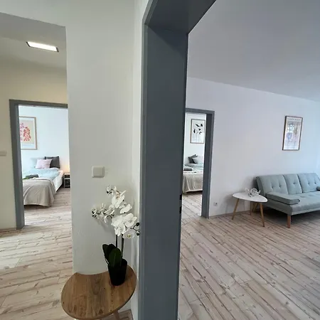 דירה Albglueck 2 Hechingen, 3 Schlafzimmer, 1-7 Personen, Burg 5 Km הכינגן