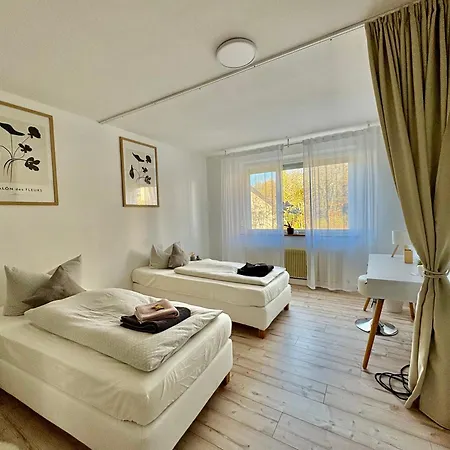 Albglueck 2 Hechingen, 3 Schlafzimmer, 1-7 Personen, Burg 5 Km * הכינגן